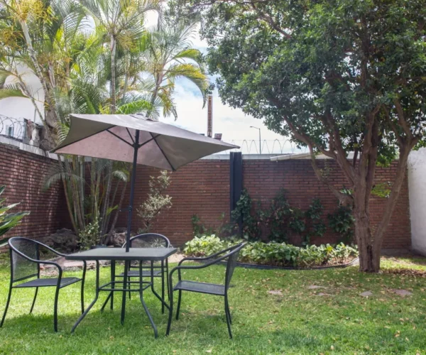 Jardín en Gomac Arboledas, oficinas en renta en Guadalajara