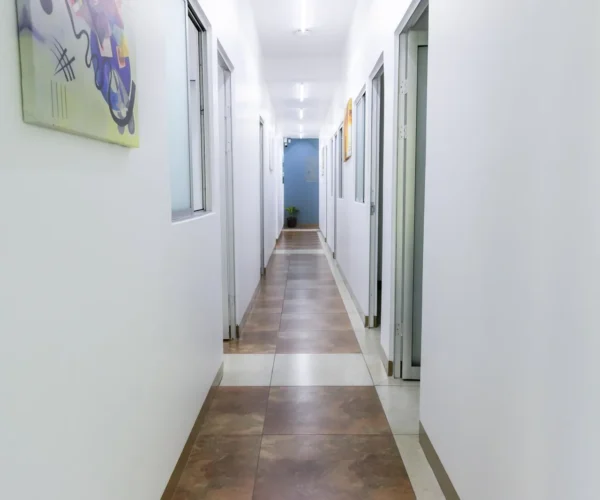 Pasillo de oficinas en Gomac Col. Americana, oficinas en renta en Guadalajara