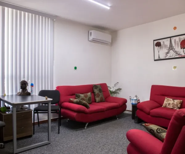 Sala de espera en Gomac Galerías, oficinas en renta en Guadalajara