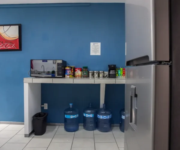 Cocineta en Gomac Galerías, oficinas en renta en Guadalajara
