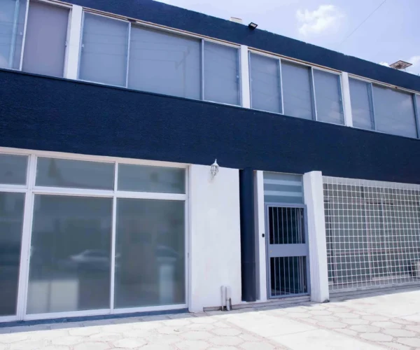 Fachada en Gomac Glorieta la Estampida, oficinas en renta en Guadalajara