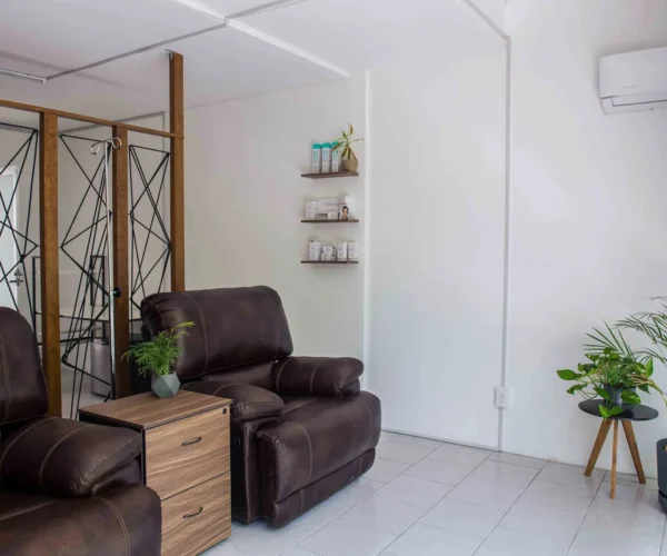 Oficina con sillones en Gomac Glorieta la Estampida, oficinas en renta en Guadalajara