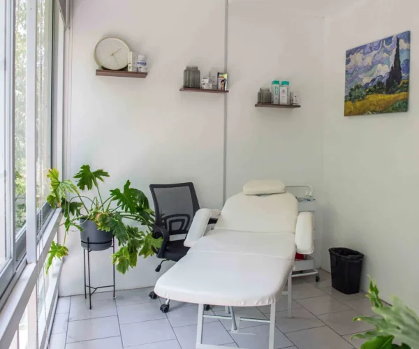 Cabina de estética en Gomac Glorieta la Estampida, oficinas en renta en Guadalajara