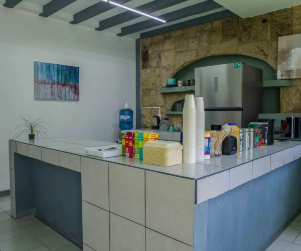 Cocineta en Gomac Glorieta la Estampida, oficinas en renta en Guadalajara