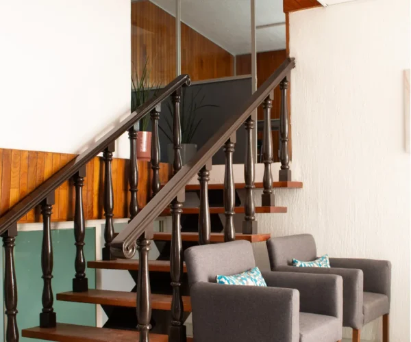Escalera y sala en Gomac Guadalupe, oficinas en renta en Guadalajara