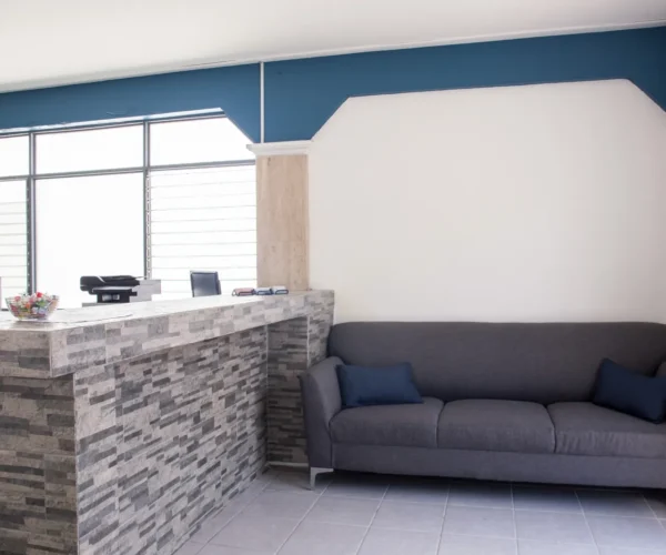 Sala de espera en Gomac Naciones Unidas, oficinas en renta en Guadalajara