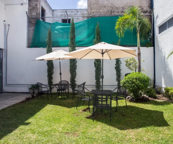 Terraza jardín en Gomac Naciones Unidas, oficinas en renta en Guadalajara
