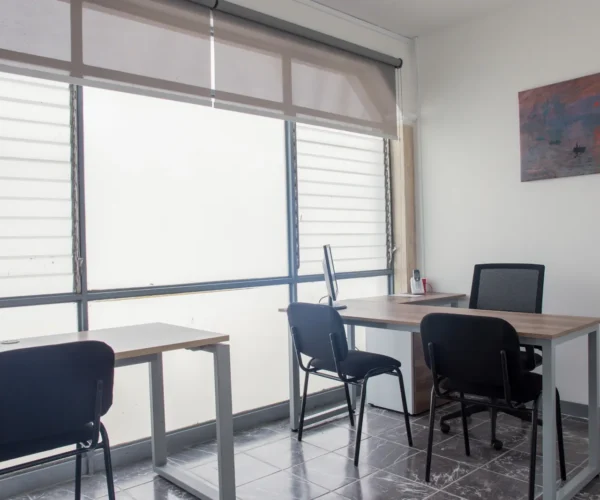 Oficina iluminada en Gomac Naciones Unidas, oficinas en renta en Guadalajara