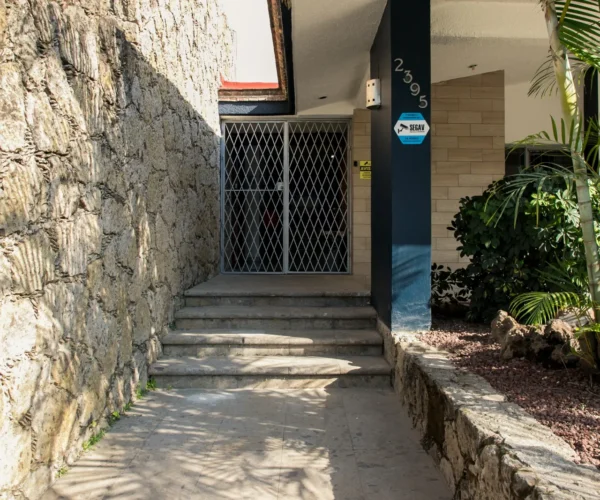 Recepción y sala de espera en Gomac Plaza del Sol, oficinas en renta en Guadalajara